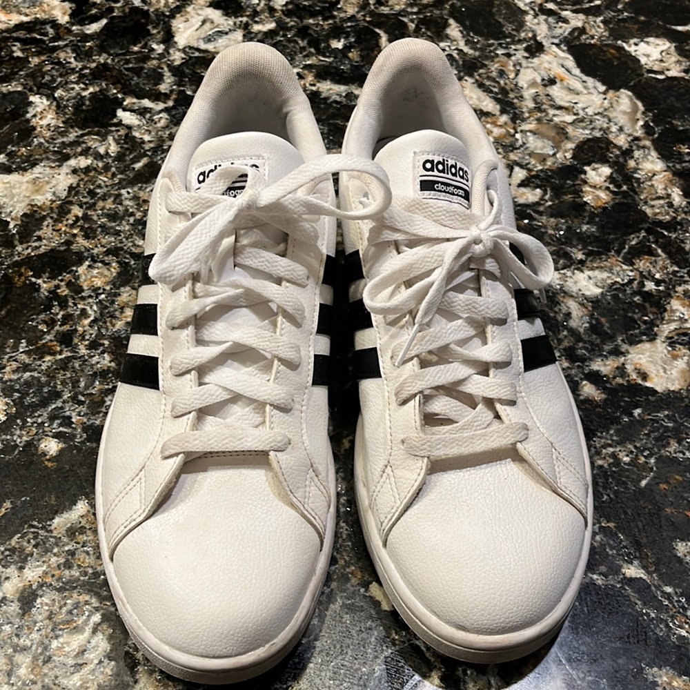 Men’s Adidas cloudfoam court shoes. Size 11.5.
